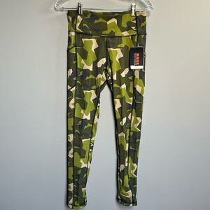NWT Green Camo Leggings Pockets Athleisure Staple Fall Ready Camp Hike Hunt XS